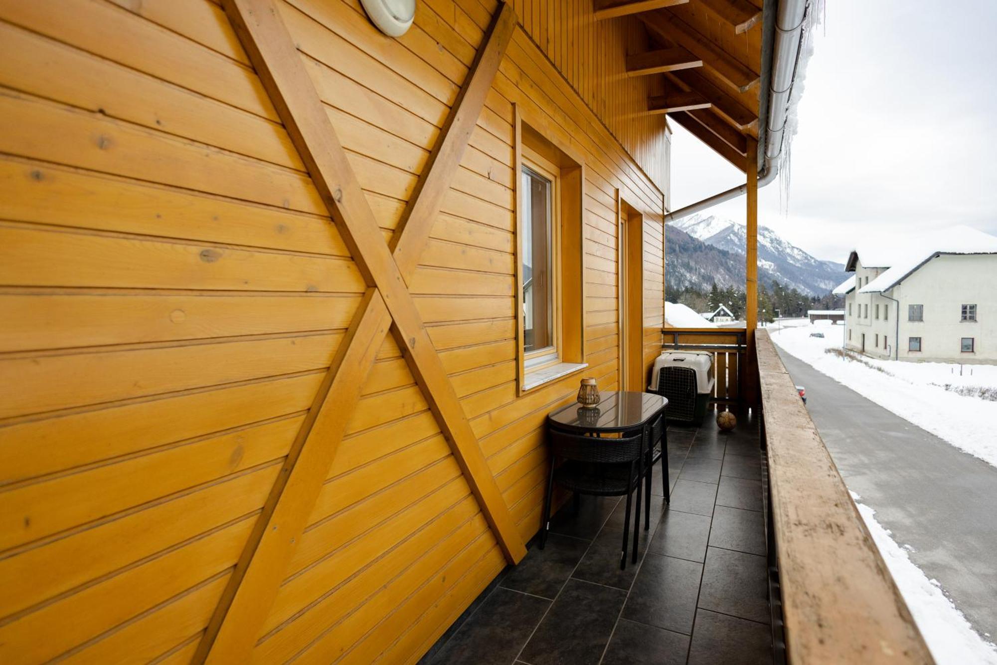 Waterfall Apartment - Cozy Mountain Retreat Кранска гора Екстериор снимка